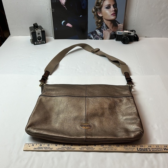 Fossil Metallic Brown Genuine leather Explorer Foldover Tote/ messenger bag. - Picture 4 of 14